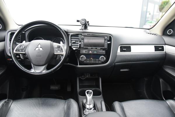 Mitsubishi Outlander 2.0 PHEV Instyle+ Leer Schuifdak