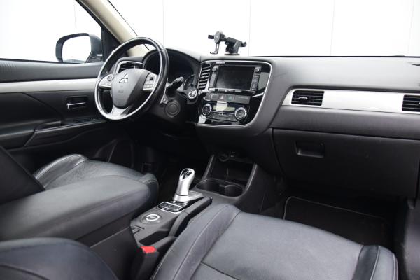 Mitsubishi Outlander 2.0 PHEV Instyle+ Leer Schuifdak